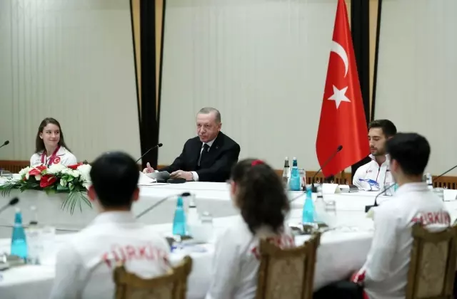 Son dakika haberi! SPOR Cumhurbaşkanı Erdoğan, madalya alan cimnastikçileri kabul etti