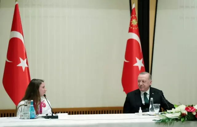 Son dakika haberi! SPOR Cumhurbaşkanı Erdoğan, madalya alan cimnastikçileri kabul etti