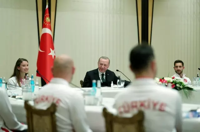 Son dakika haberi! SPOR Cumhurbaşkanı Erdoğan, madalya alan cimnastikçileri kabul etti