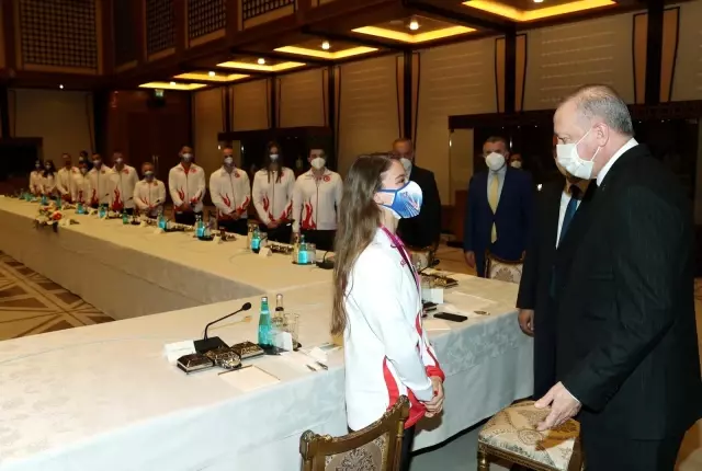 Son dakika haberi! SPOR Cumhurbaşkanı Erdoğan, madalya alan cimnastikçileri kabul etti