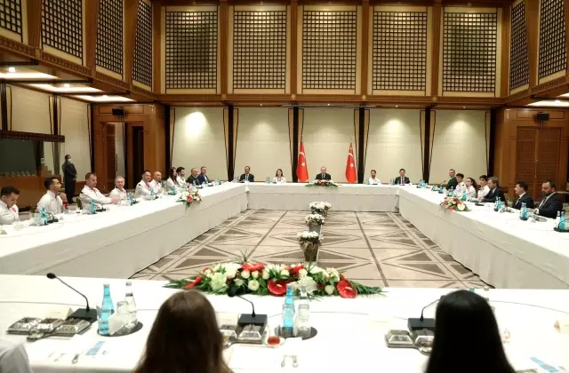 Son dakika haberi! SPOR Cumhurbaşkanı Erdoğan, madalya alan cimnastikçileri kabul etti