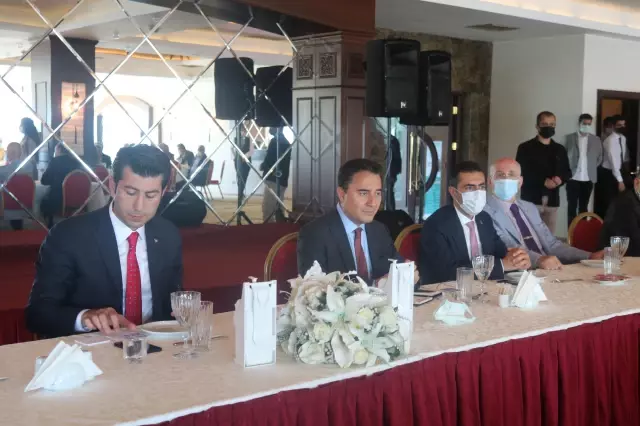 DEVA Partisi Genel Başkanı Babacan, STK temsilcileriyle bir araya geldi DEVA Partisi Genel Başkanı Babacan, STK temsilcileriyle bir araya geldi
