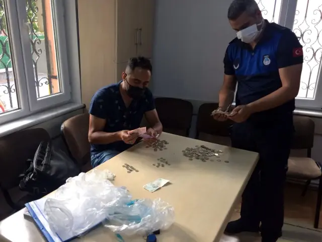 Son Dakika | Dilenci parayı çocuk bezine sakladı Son Dakika | Dilenci parayı çocuk bezine sakladı