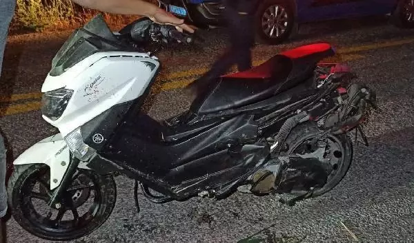 Elektrik direğine çarpan motosikletin sürücüsü öldü