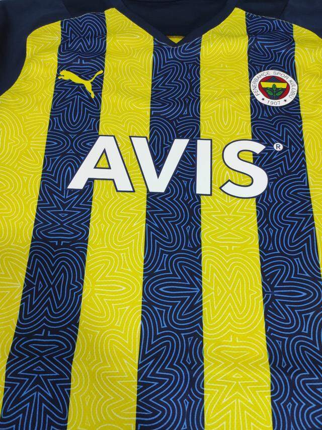 Fenerbahçe'nin yeni sezonda giyeceği forma taraftarlardan tam not aldı