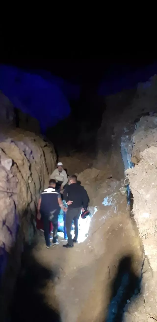 Son dakika haberi | Göçükte kardeş öldü ağabey ağır yaralı Son dakika haberi | Göçükte kardeş öldü ağabey ağır yaralı