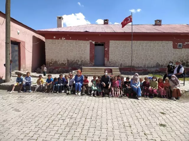 Gönül elçilerinden gönüllere dokunan yardım Gönül elçilerinden gönüllere dokunan yardım
