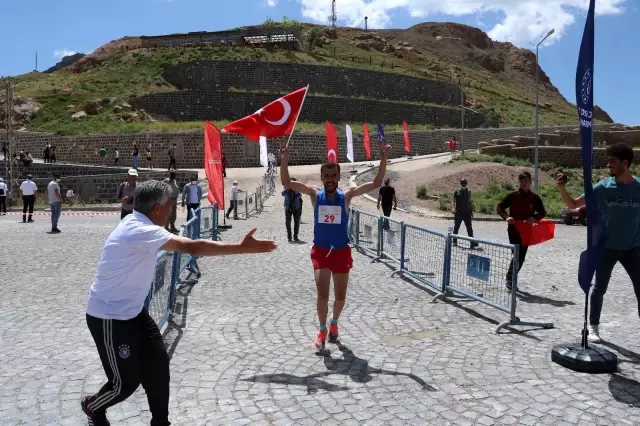 İshak Paşa Sarayı'nda, Dağ Koşuları Türkiye Şampiyonası düzenlendi İshak Paşa Sarayı'nda, Dağ Koşuları Türkiye Şampiyonası düzenlendi