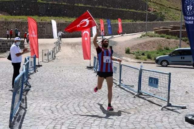 İshak Paşa Sarayı'nda, Dağ Koşuları Türkiye Şampiyonası düzenlendi İshak Paşa Sarayı'nda, Dağ Koşuları Türkiye Şampiyonası düzenlendi
