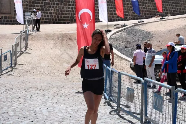 İshak Paşa Sarayı'nda, Dağ Koşuları Türkiye Şampiyonası düzenlendi İshak Paşa Sarayı'nda, Dağ Koşuları Türkiye Şampiyonası düzenlendi
