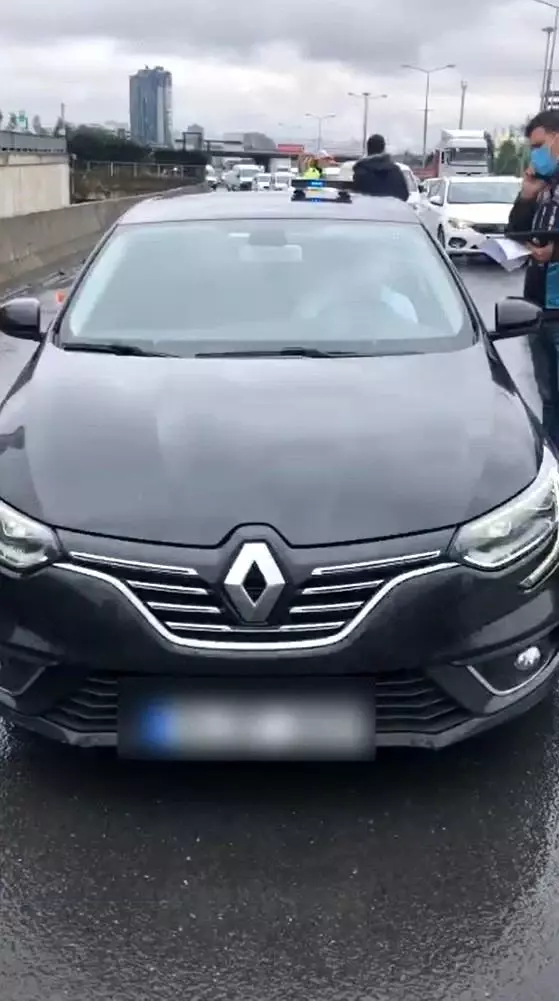 İstanbul'da çakarlı araç denetimi: 899 araca 1 milyon 203 bin 761 TL ceza kesildi