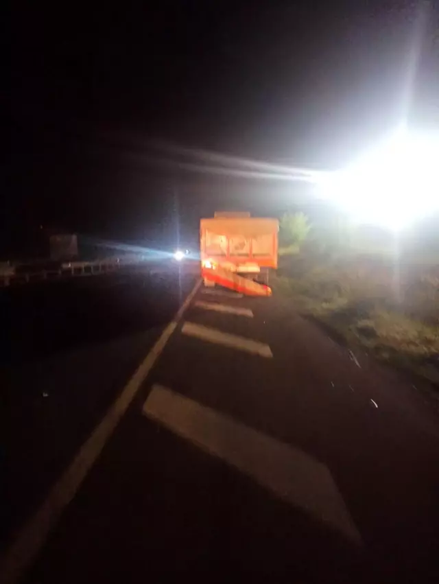Karpuz taşıyan tıra çarpan otomobilin sürücüsü hayatını kaybetti Karpuz taşıyan tıra çarpan otomobilin sürücüsü hayatını kaybetti