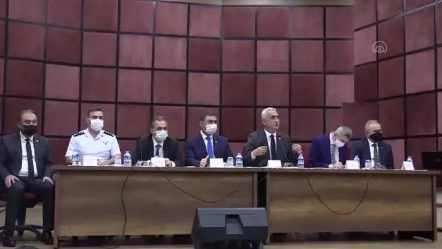 KASTAMONU - Vaka sayılarının en çok azaldığı üçüncü il Kastamonu'da Vali Çakır'dan 'rehavete düşmeyelim' uyarısı KASTAMONU - Vaka sayılarının en çok azaldığı üçüncü il Kastamonu'da Vali Çakır'dan 'rehavete düşmeyelim' uyarısı