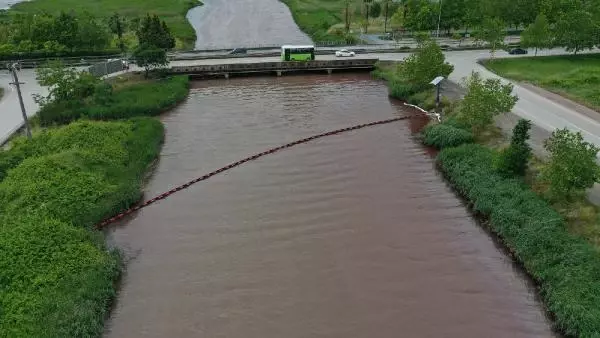 Kilez Deresi'ni atık su ile kırmızıya boyayan firmaya ceza