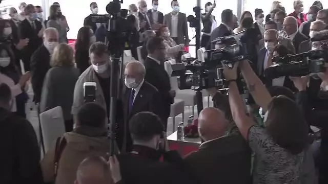 Kılıçdaroğlu: 'Siyaseti kirlilikten arındırırsanız, bu ülkenin çözülemeyecek hiçbir sorunu yoktur' Kılıçdaroğlu: 'Siyaseti kirlilikten arındırırsanız, bu ülkenin çözülemeyecek hiçbir sorunu yoktur'