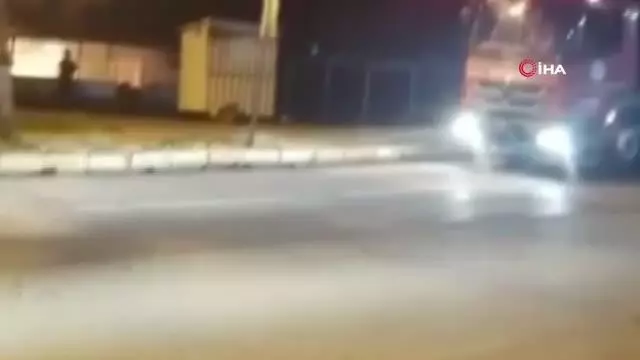 Kullanılmayan tek katlı ev alev alev yandı