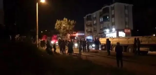 Kullanılmayan tek katlı ev alev alev yandı