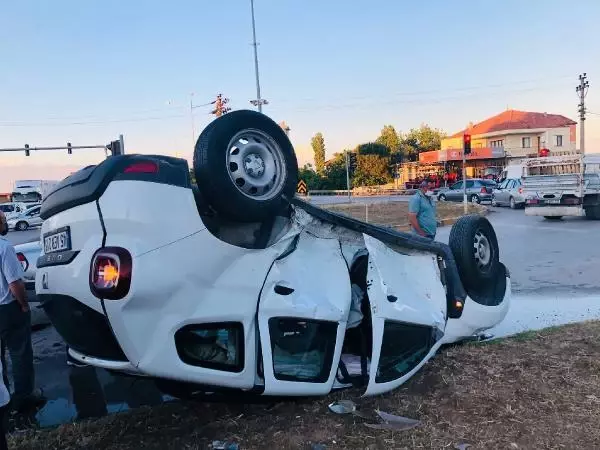 Manisa'da 3 araçlı zincirleme kaza: 3 yaralı