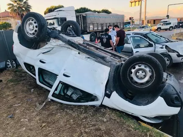 Manisa'da 3 araçlı zincirleme kaza: 3 yaralı