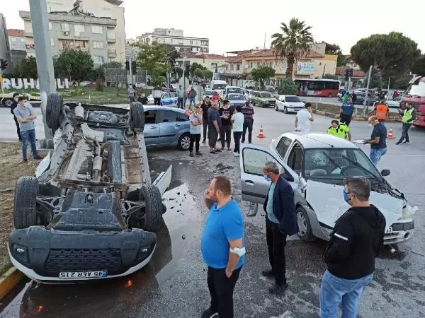 Manisa'da 3 araçlı zincirleme kaza: 3 yaralı