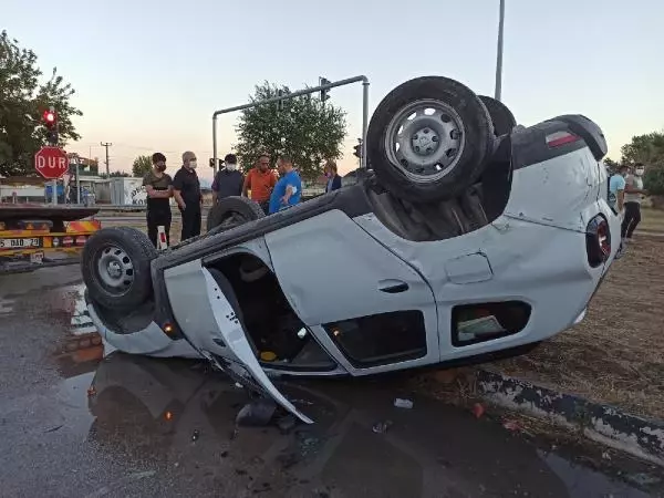 Manisa'da 3 araçlı zincirleme kaza: 3 yaralı