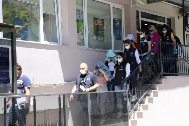 Muğla merkezli fuhuş operasyonunda 28 şüpheli yakalandı Muğla merkezli fuhuş operasyonunda 28 şüpheli yakalandı