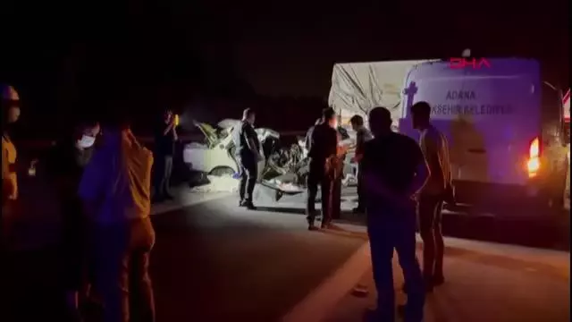 Otomobil, TIR'a arkadan çarptı; 1 ölü, 3 yaralı Otomobil, TIR'a arkadan çarptı; 1 ölü, 3 yaralı