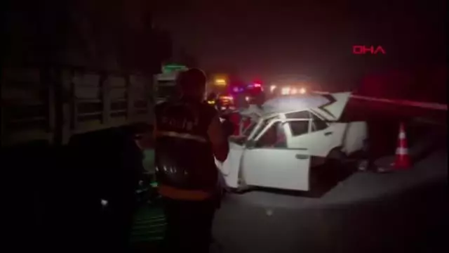 Otomobil, TIR'a arkadan çarptı; 1 ölü, 3 yaralı Otomobil, TIR'a arkadan çarptı; 1 ölü, 3 yaralı