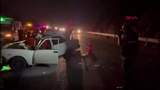 Otomobil, TIR'a arkadan çarptı; 1 ölü, 3 yaralı Otomobil, TIR'a arkadan çarptı; 1 ölü, 3 yaralı