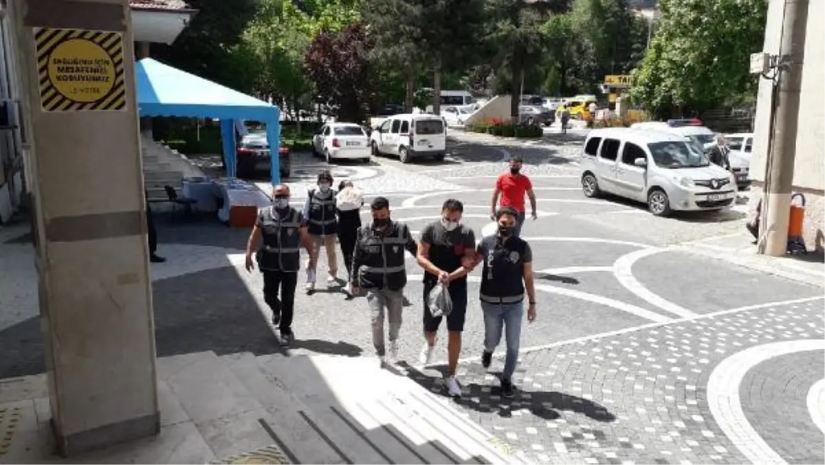 Polisin 'dur' ihtarına uymayan otomobilden uyuşturucu çıktı