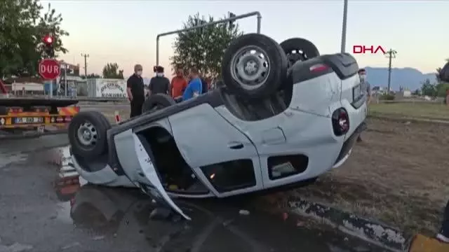 Manisa'da 3 araçlı zincirleme kaza: 3 yaralı