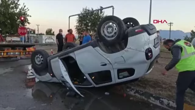 Manisa'da 3 araçlı zincirleme kaza: 3 yaralı