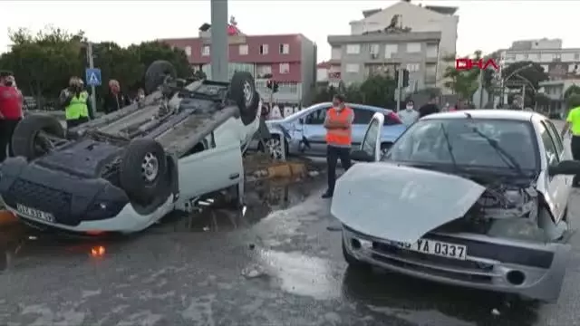 Manisa'da 3 araçlı zincirleme kaza: 3 yaralı