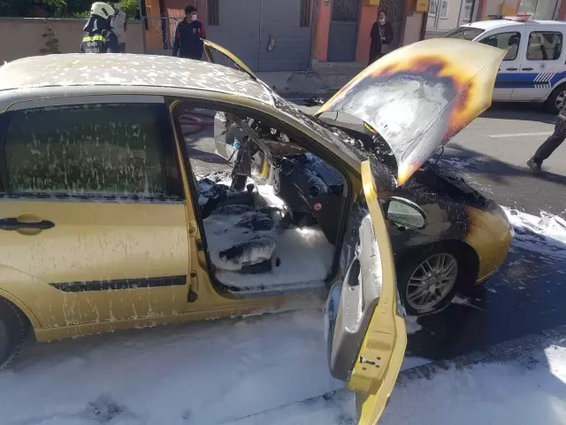 Seydişehir'de seyir halindeki otomobil yandı