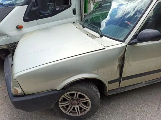 Şuhut'ta otomobil ile kamyonet çarpıştı Şuhut'ta otomobil ile kamyonet çarpıştı