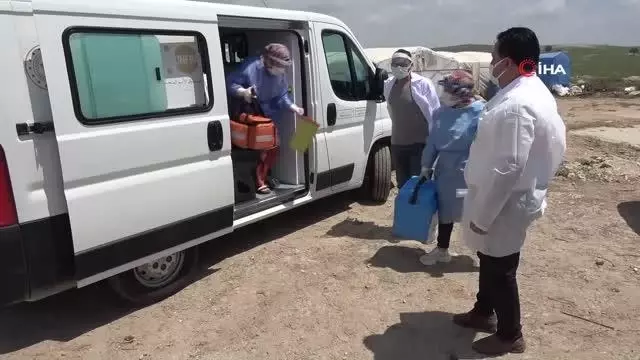 Tarım işçileri çadırlarda aşılanıyor Tarım işçileri çadırlarda aşılanıyor