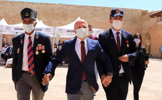Türkiye Dağ Koşusu Şampiyonası'nda dereceye girenler için ödül töreni düzenlendi Türkiye Dağ Koşusu Şampiyonası'nda dereceye girenler için ödül töreni düzenlendi
