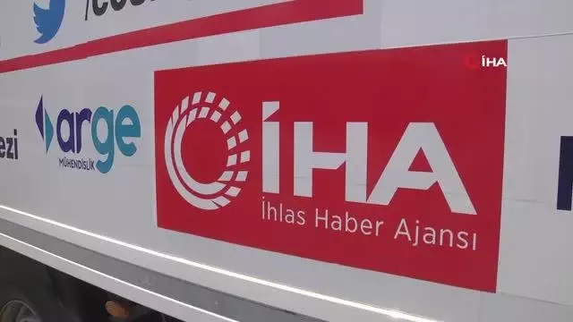 Türkiye'nin şehit çocukları için yolladığı 'Hediye Karavanı' tırı Azerbaycan'ı dolaşıyorHediye Karavanı, Gedebey kentinde çocuklarla buluştu