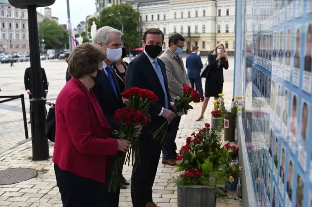 Ukrayna Dışişleri Bakanı Kuleba, ABD'li senatörlerle görüştü