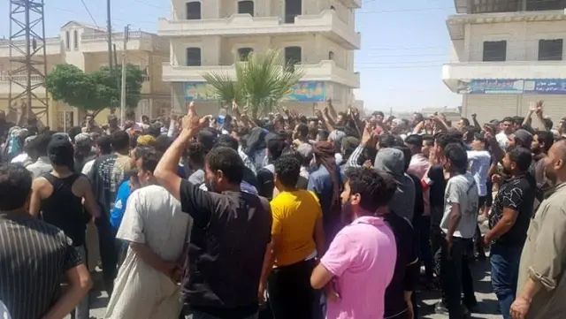 YPG/PKK'nın Münbiç'teki göstericilere açtığı ateşte iki günde en az 8 sivil öldü, 27 sivil yaralandı YPG/PKK'nın Münbiç'teki göstericilere açtığı ateşte iki günde en az 8 sivil öldü, 27 sivil yaralandı