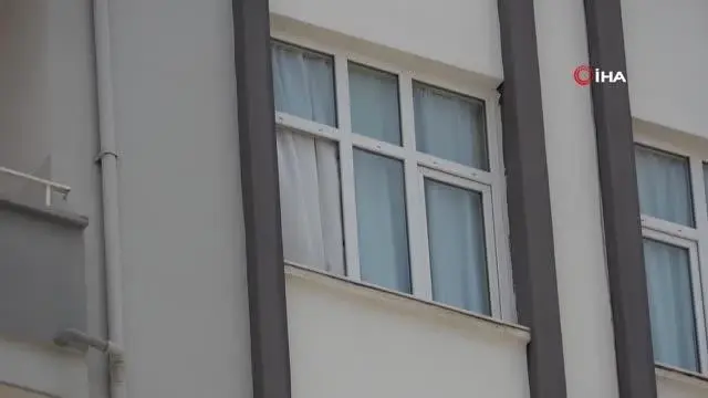 7. kattaki balkondan düşen çocuk ağır yaralandı 7. kattaki balkondan düşen çocuk ağır yaralandı