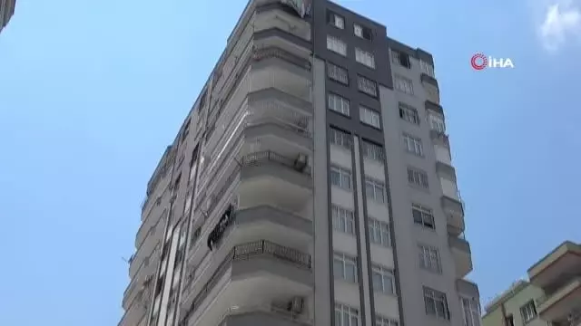 7. kattaki balkondan düşen çocuk ağır yaralandı 7. kattaki balkondan düşen çocuk ağır yaralandı