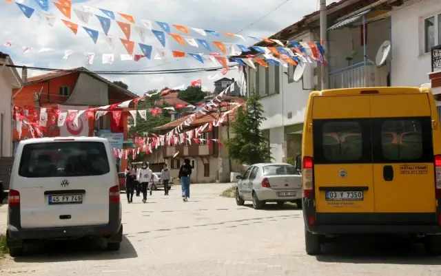 7 yıl aradan sonra belediye başkanlarını seçmek için sandık başına gidecekler 7 yıl aradan sonra belediye başkanlarını seçmek için sandık başına gidecekler