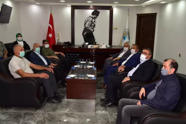 AFYONKARAHİSAR - Belediye Başkanı Zeybek, ilçe ziyaretlerinde bulundu