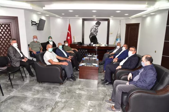 AFYONKARAHİSAR - Belediye Başkanı Zeybek, ilçe ziyaretlerinde bulundu