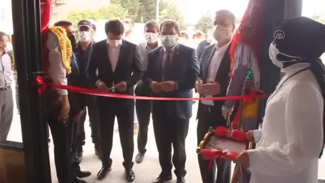 AFYONKARAHİSAR - Dinar'da halk eğitim merkezinin yıl sonu sergisi açıldı AFYONKARAHİSAR - Dinar'da halk eğitim merkezinin yıl sonu sergisi açıldı