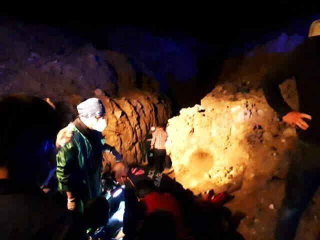 Ağıllarına su götürmek isteyen ağabey ve kardeşi göçük altında kaldı