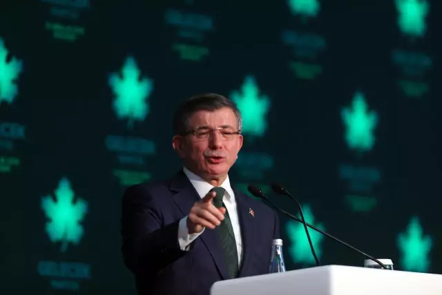 Ahmet Davutoğlu'nun yardımcısı Neslihan Çevik partiden istifa etti! Neden istifa ettiğini açıklamadı Ahmet Davutoğlu'nun yardımcısı Neslihan Çevik partiden istifa etti! Neden istifa ettiğini açıklamadı
