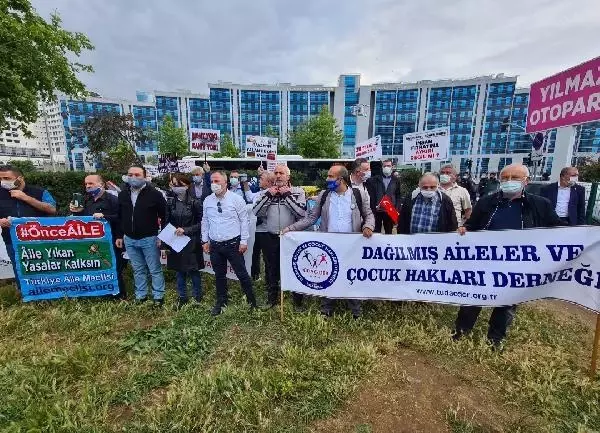 ANADOLU ADLİYESİ ÖNÜNDE SÜRESİZ NAFAKA EYLEMİ ANADOLU ADLİYESİ ÖNÜNDE SÜRESİZ NAFAKA EYLEMİ