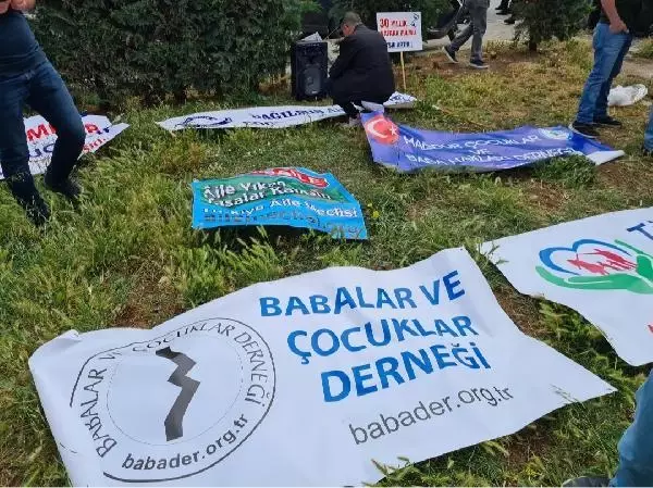 ANADOLU ADLİYESİ ÖNÜNDE SÜRESİZ NAFAKA EYLEMİ ANADOLU ADLİYESİ ÖNÜNDE SÜRESİZ NAFAKA EYLEMİ